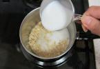 Ako variť ovsené vločky s mliekom a vodou