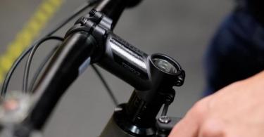 How to raise the handlebars on a mountain bike to make it comfortable?