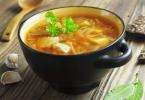 Cómo cocinar borscht con col china ¿Se puede utilizar col china para borscht?