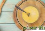 Margariinist ja munast valmistatud kook kondenspiimaga