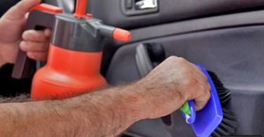 Kuinka puhdistaa auton sisätilat?