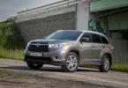 Comparison of crossover cars Ford Explorer V and crossover Toyota Highlander II restyling