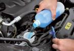 Correct topping up and changing car oil